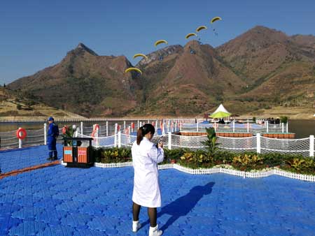 貴州省羅甸縣紅水河景區(qū)水上漂浮走道