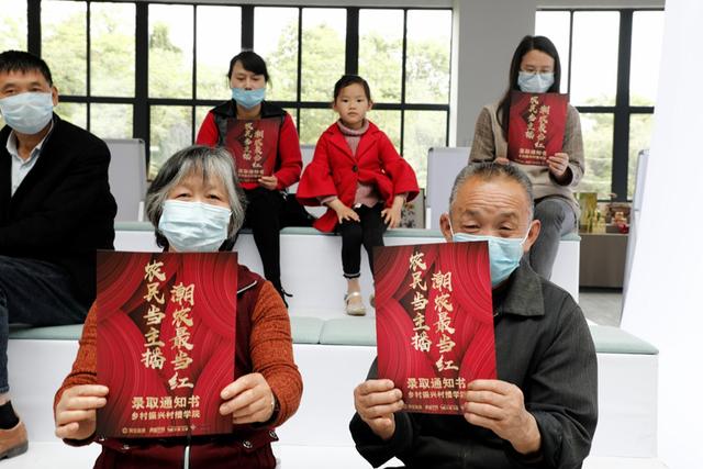 直播成為中國農民“新農活”，阿里開辦“村播學院”，阿里開辦“村播學院”