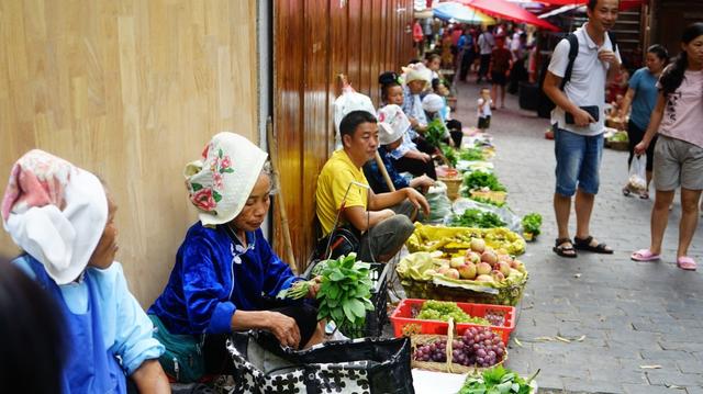 ““地攤經(jīng)濟”火了！有農(nóng)貨的農(nóng)人們應該如何抓住機遇分一杯羹？