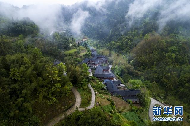 湖北咸豐蠻臺子：隱藏在大山深處的土家寨子