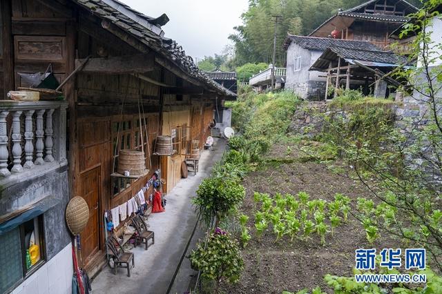 湖北咸豐蠻臺子：隱藏在大山深處的土家寨子