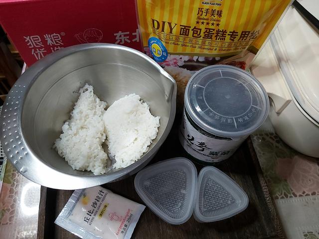 學生勞動教育研學實踐：動手制作超好吃的海苔肉松飯團