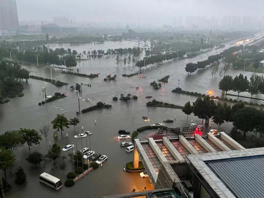 河南多地再發(fā)暴雨紅色預警，新鄉(xiāng)降水超鄭州紀錄！院士緊急提醒：雨災后需防大疫